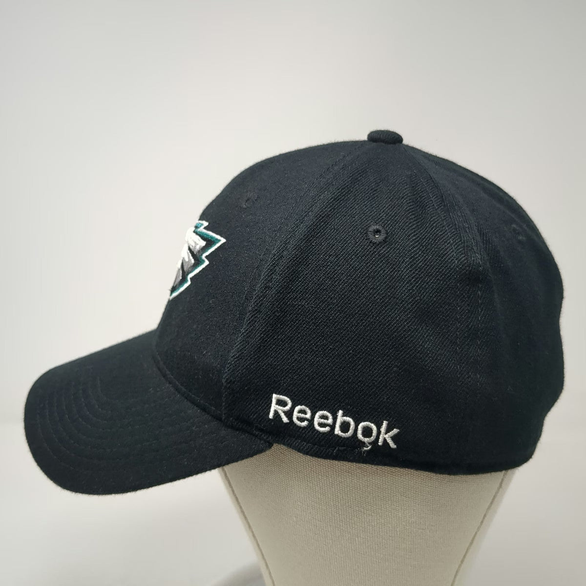 Philadelphia Eagles NFL Reebok Cap Black M Embroidered Logo Stretch Fit Hat