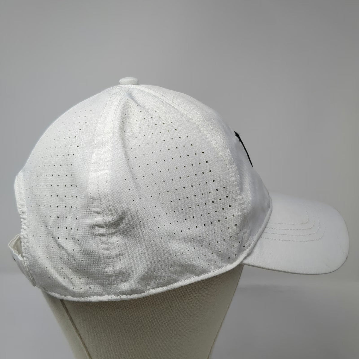 Wilson Baseball Cap White One Size Perforated Panels Embroidered Logo Sport hat