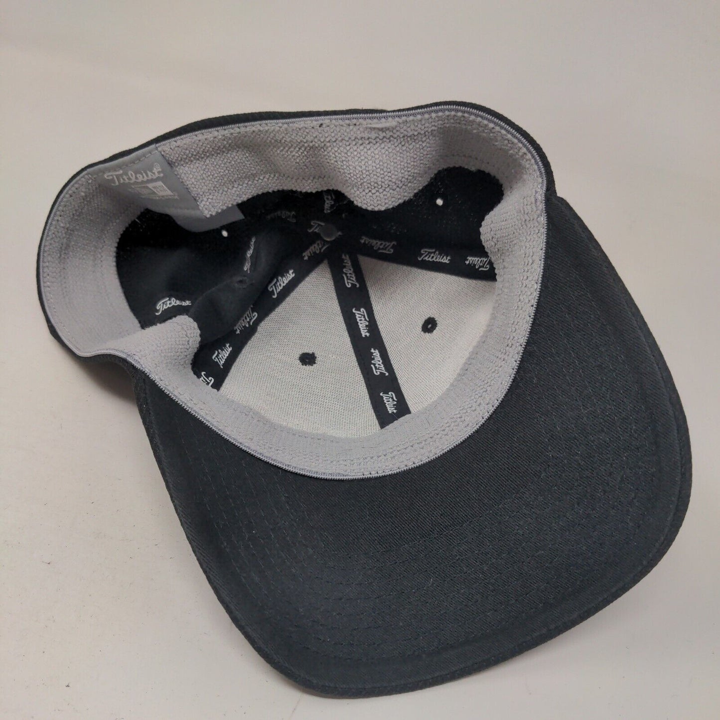 Titleist Fitted Hat Black Medium-Large Embroidered 6 Panel New Era