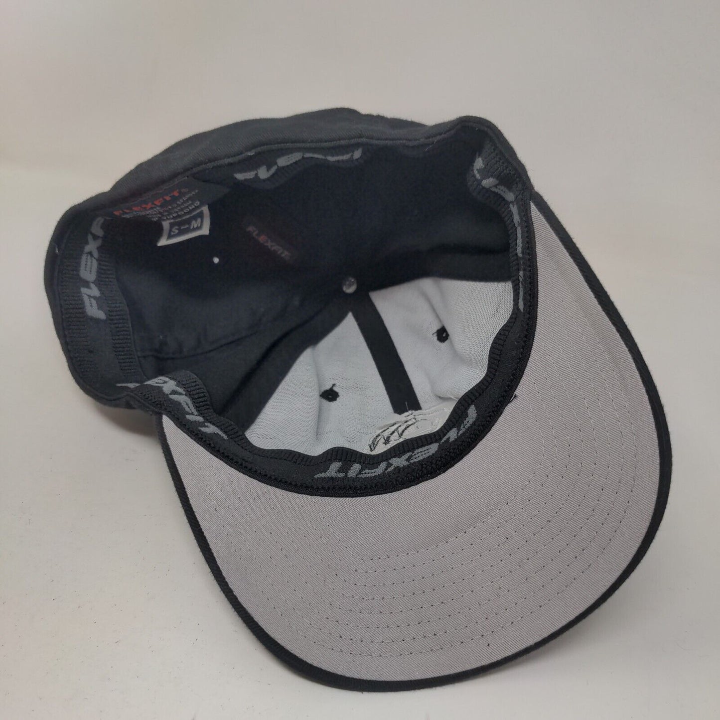 Flexfit Fitted Hat Black Small-Medium Embroidered Logo 6 Panel Yupoong