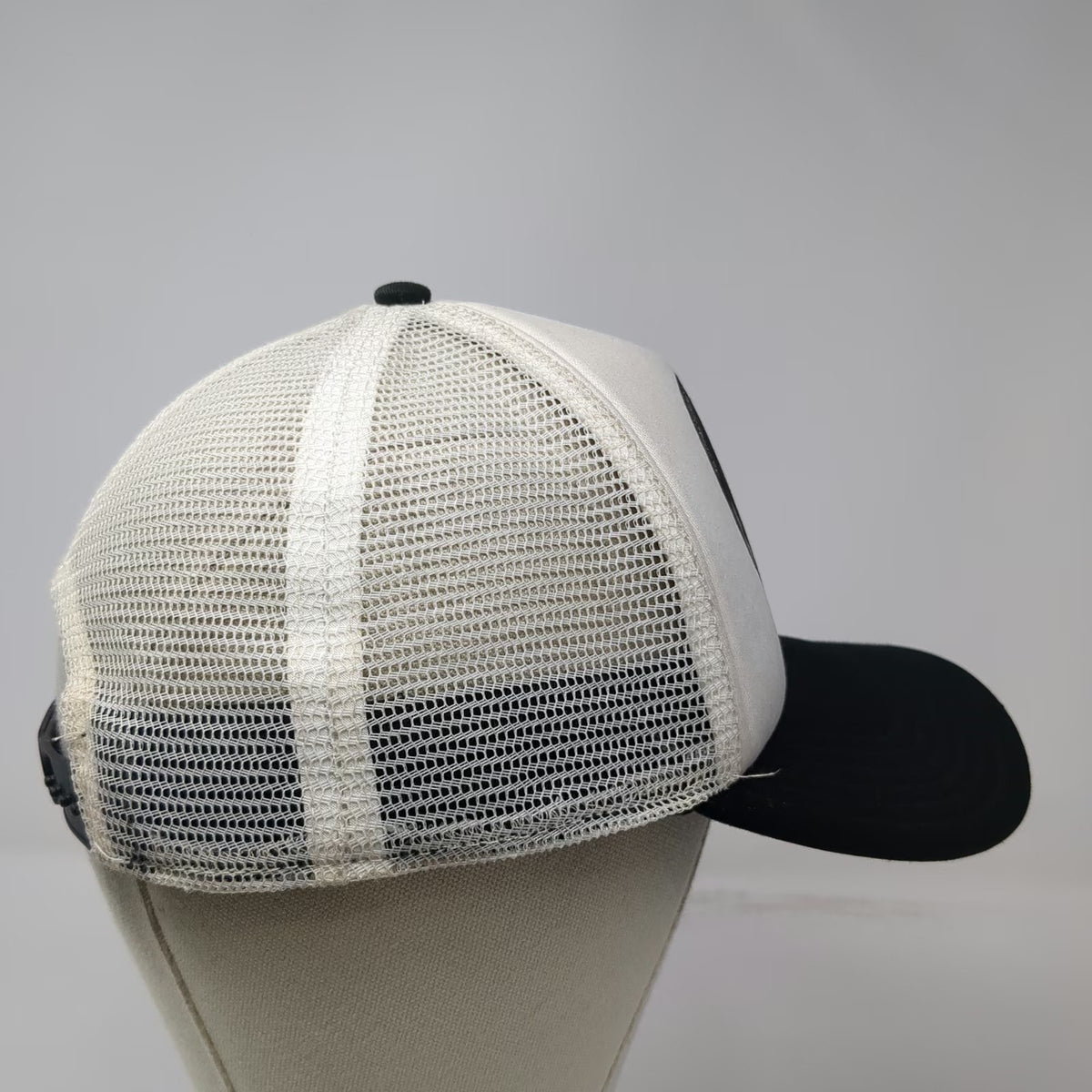Oakley Trucker Hat White Black One Size Mesh Back Snapback Logo Graphic Hat