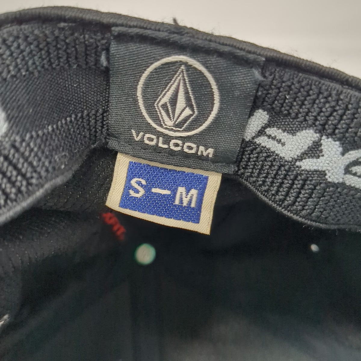 Volcom Baseball Cap Black M Flexfit Embroidered Stone Logo Stretch Fit Hat