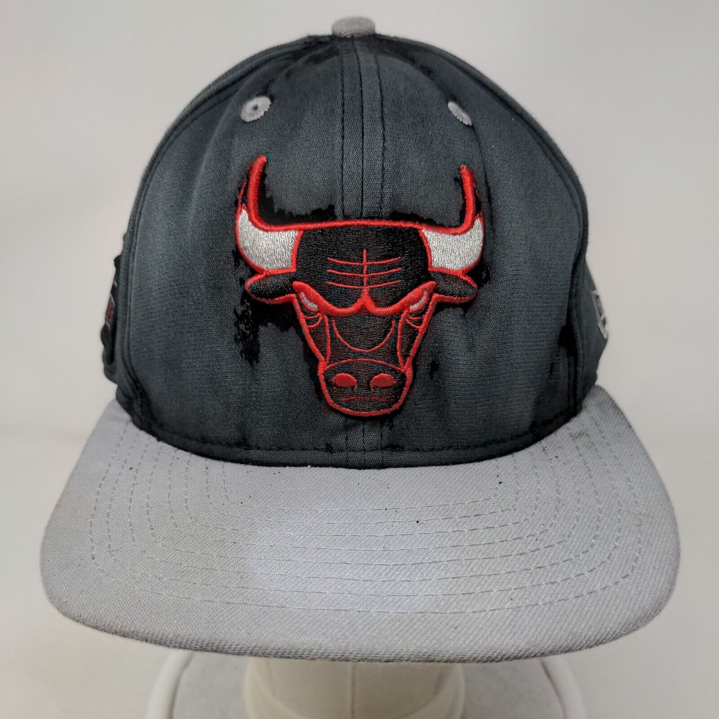 Chicago Bulls Snapback Hat Black OSFM Embroidered Logo NBA Distressed New Era