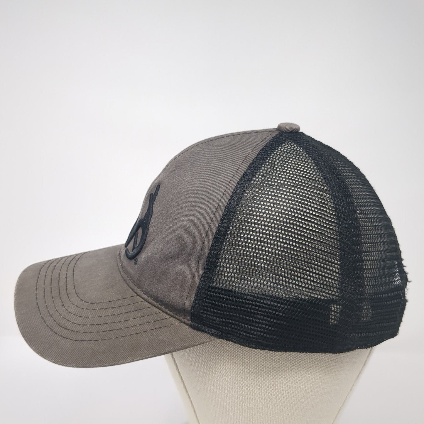 Realtree Outfitters sdnapback Trucker Hat Gray One Size Adjustable Mesh Back