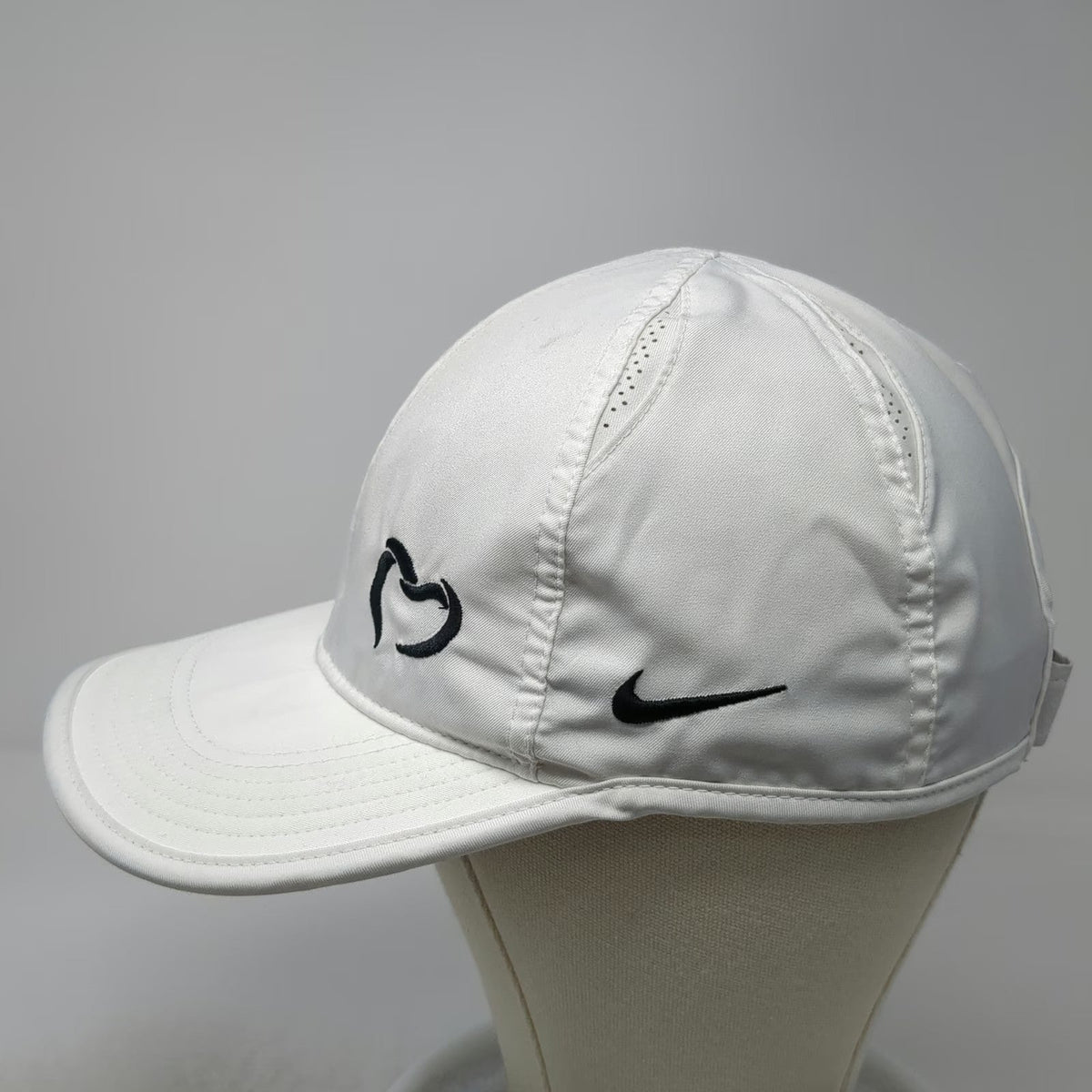 Nike Baseball Cap White One Size Dri-FIT Featherlight Heart Logo Strapback Hat