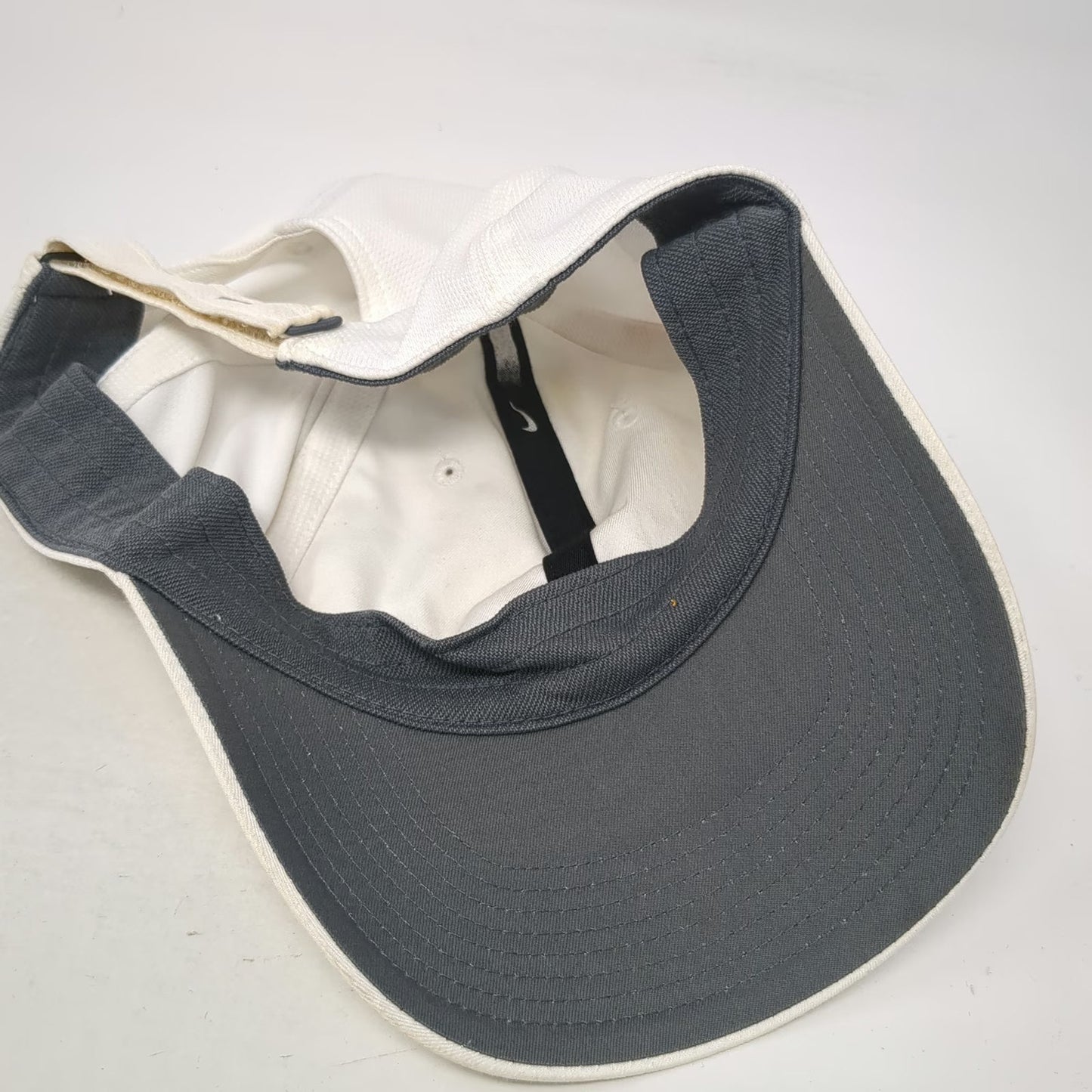 Nike Baseball Cap White One Size Mesh Strapback Performance Swoosh Athletic Hat
