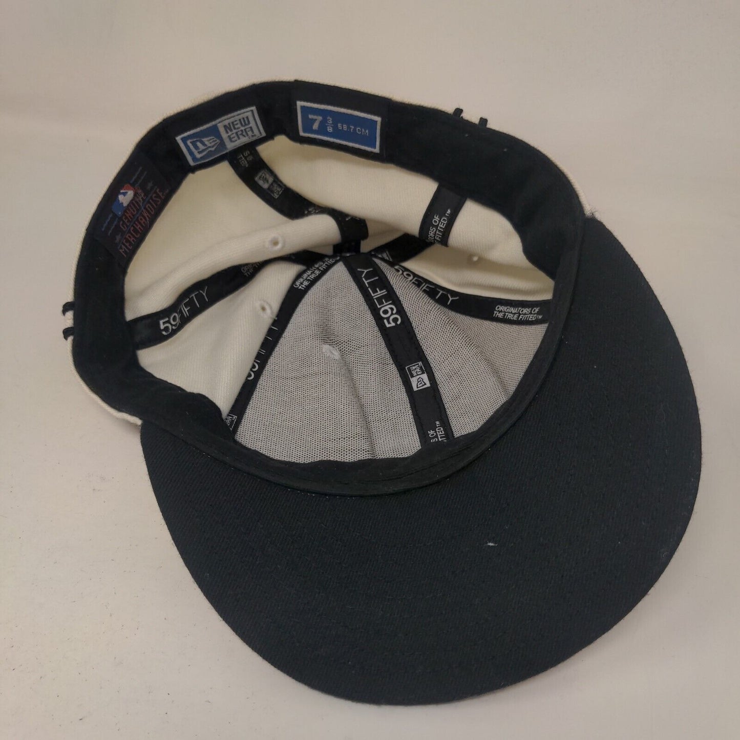 New Era Men's Fitted Hat White 7 3/8 Embroidered Chicago White Sox 59Fifty Logo