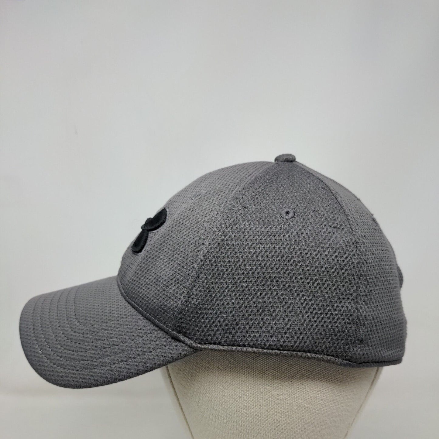 Under Armour Fitted Golf Hat Gray Large/XL Embroidered Logo Vent Holes