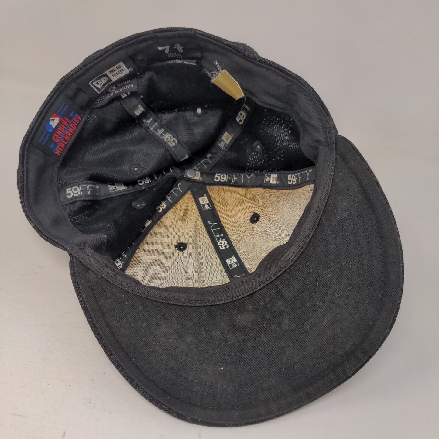 MLB Fitted Hat Gray New York Yankees Size 7 3/8 Embroidered Logo 59 Fifty