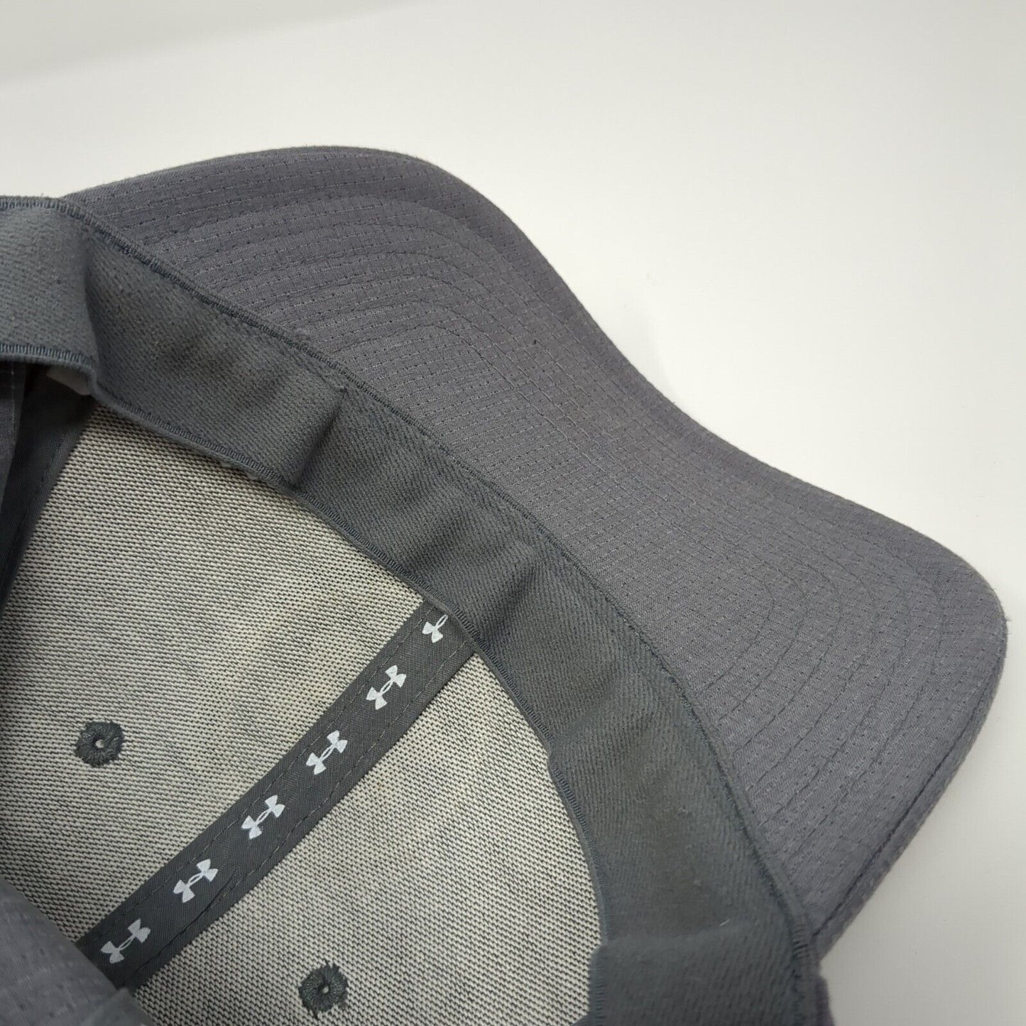Under Armour Fitted Hat Gray L/XL Lightweight Embroidered 6 Panel Polyester