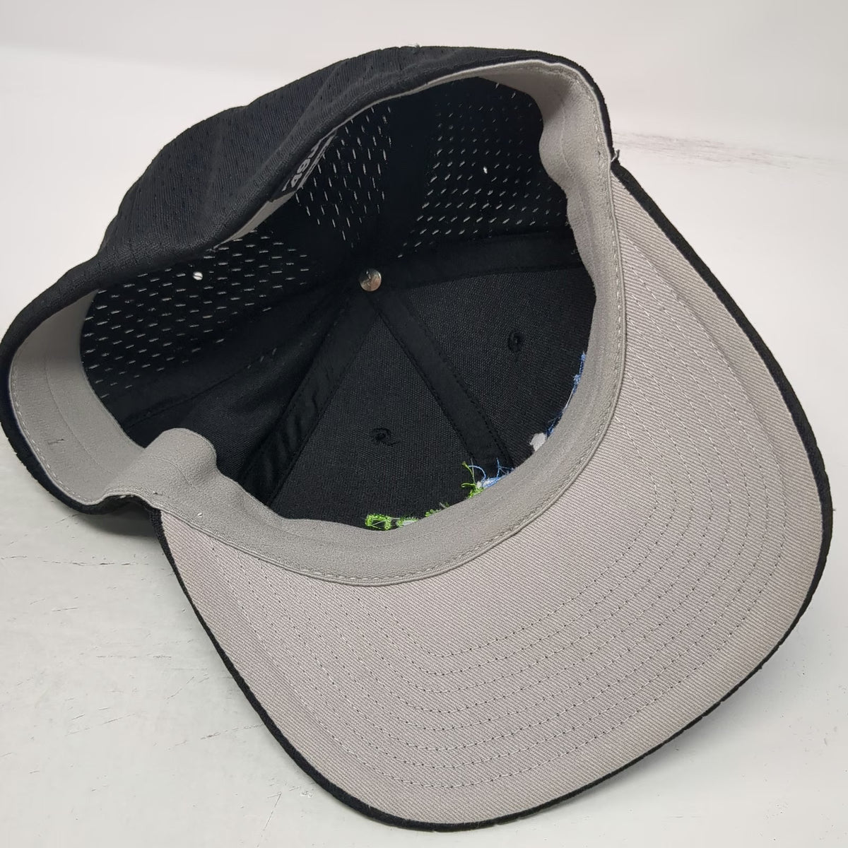 Richardson Baseball Cap Black M Hydro Con Logo Stretch Fit Hat Polyester Mesh