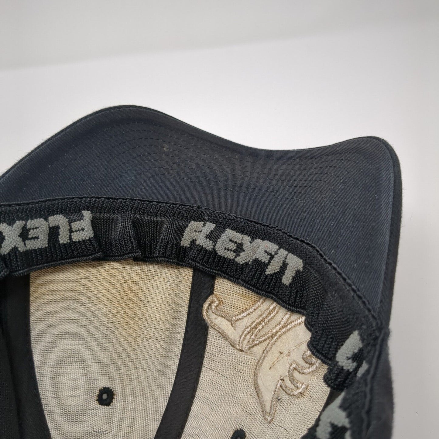 Hurley Fitted Baseball Cap Black Medium Lightweight Embroidered Flexfit Yupoong