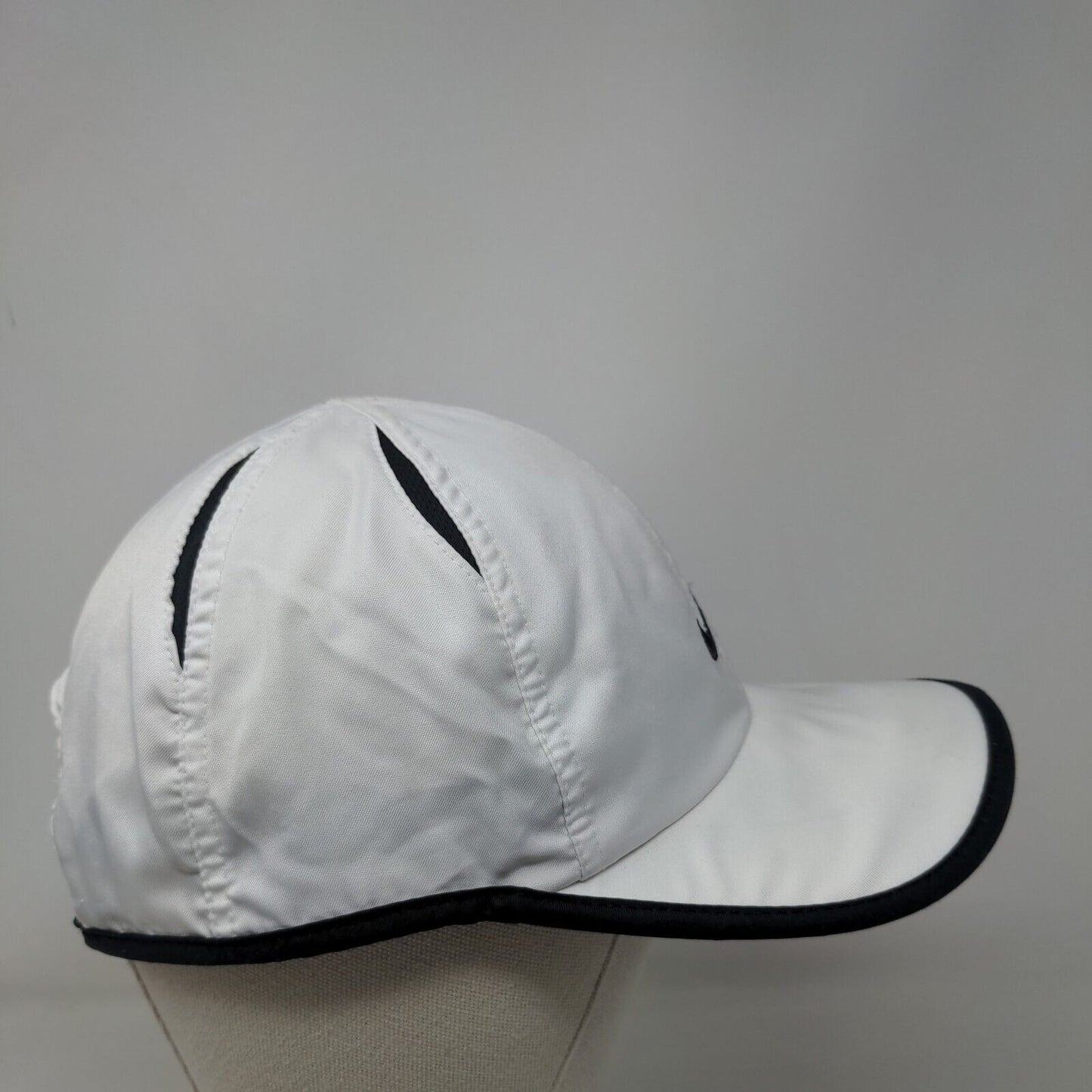 Nike Swoosh Strapback Hat White OSFM Adjustable Embroidered Featherlight Dri-Fit