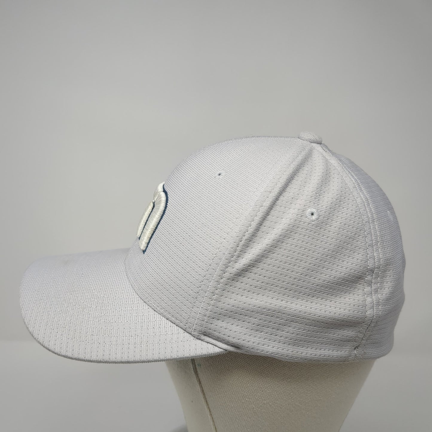 Travis Matthew Fitted Baseball Cap Gray Size XL Embroidered Flexfit Yupoong