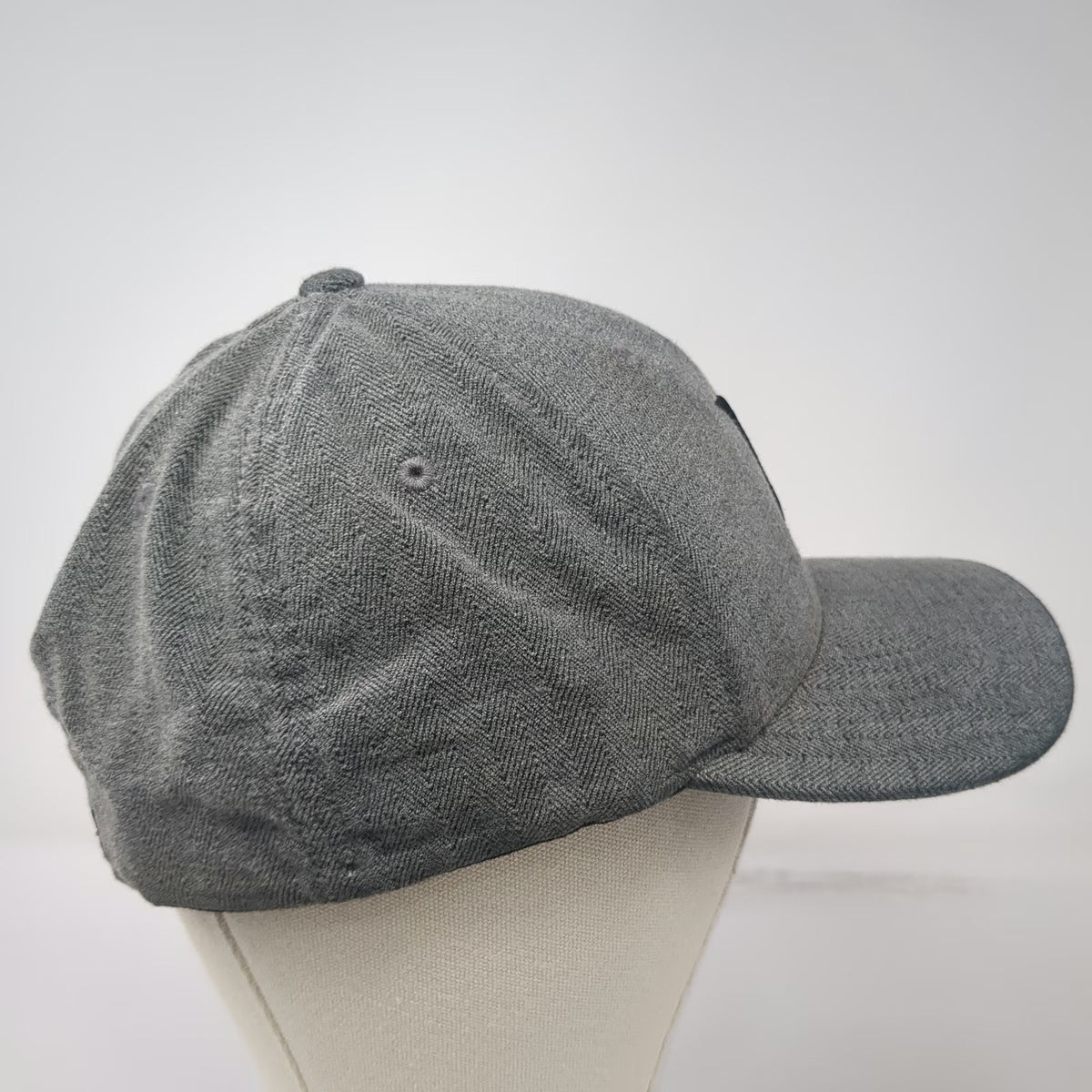 Hurley Baseball Cap Gray XL Flexfit Herringbone Pattern Embroidered Logo hat