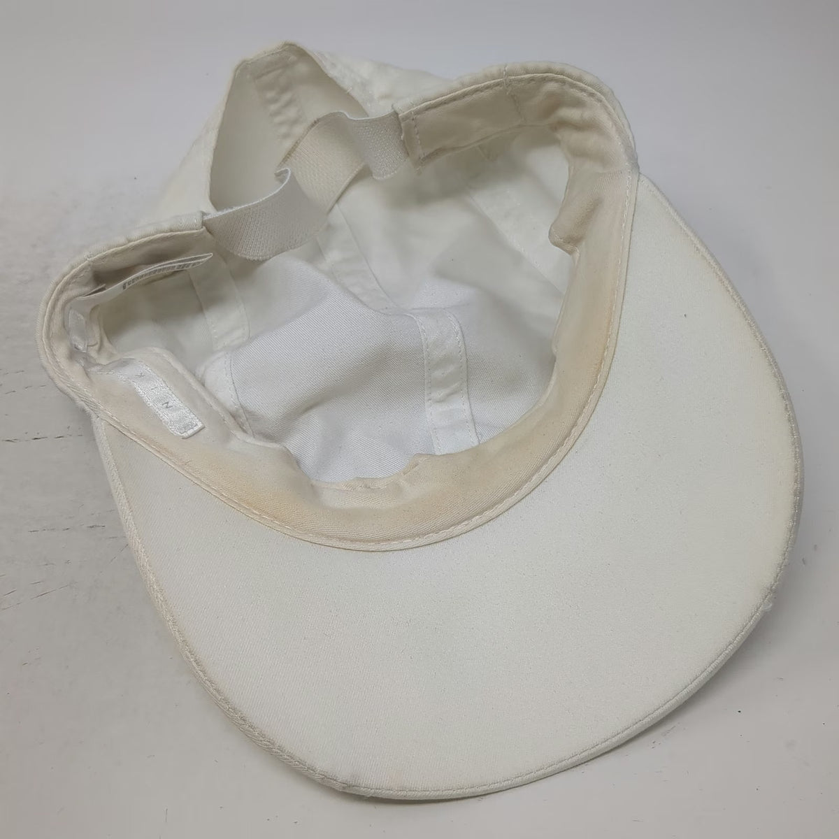 Nike Baseball Cap White One Size Golf Swoosh Hat Elastic Back Cotton Blend