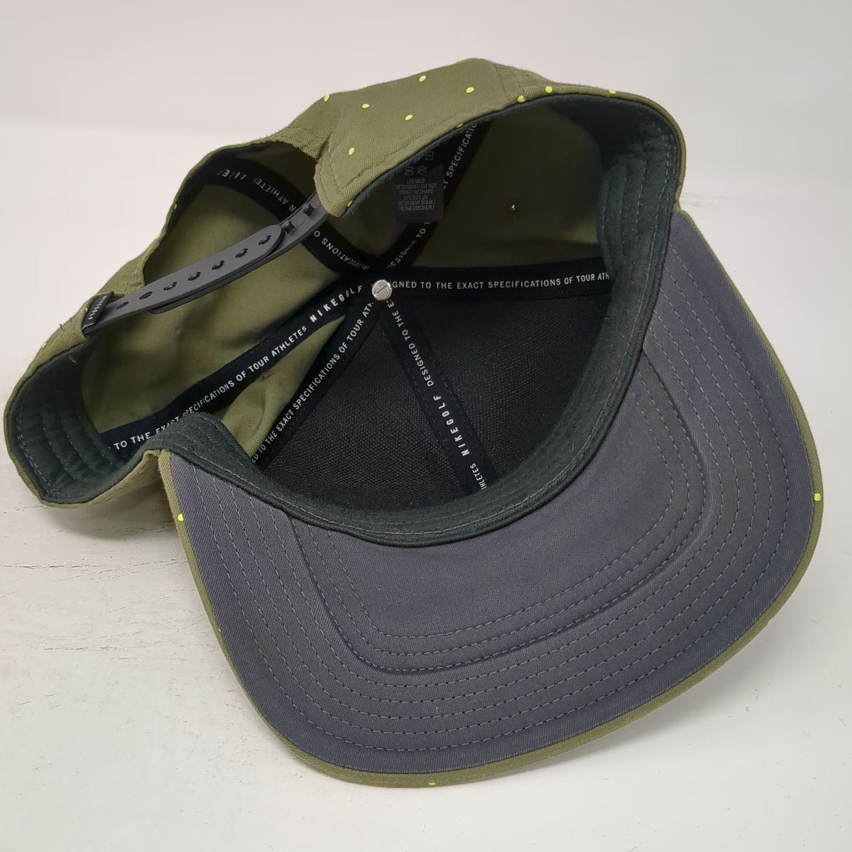 Nike Snapback Green One Size Polka Dot Golf Hat Swoosh Logo Dri-Fit Adjustable