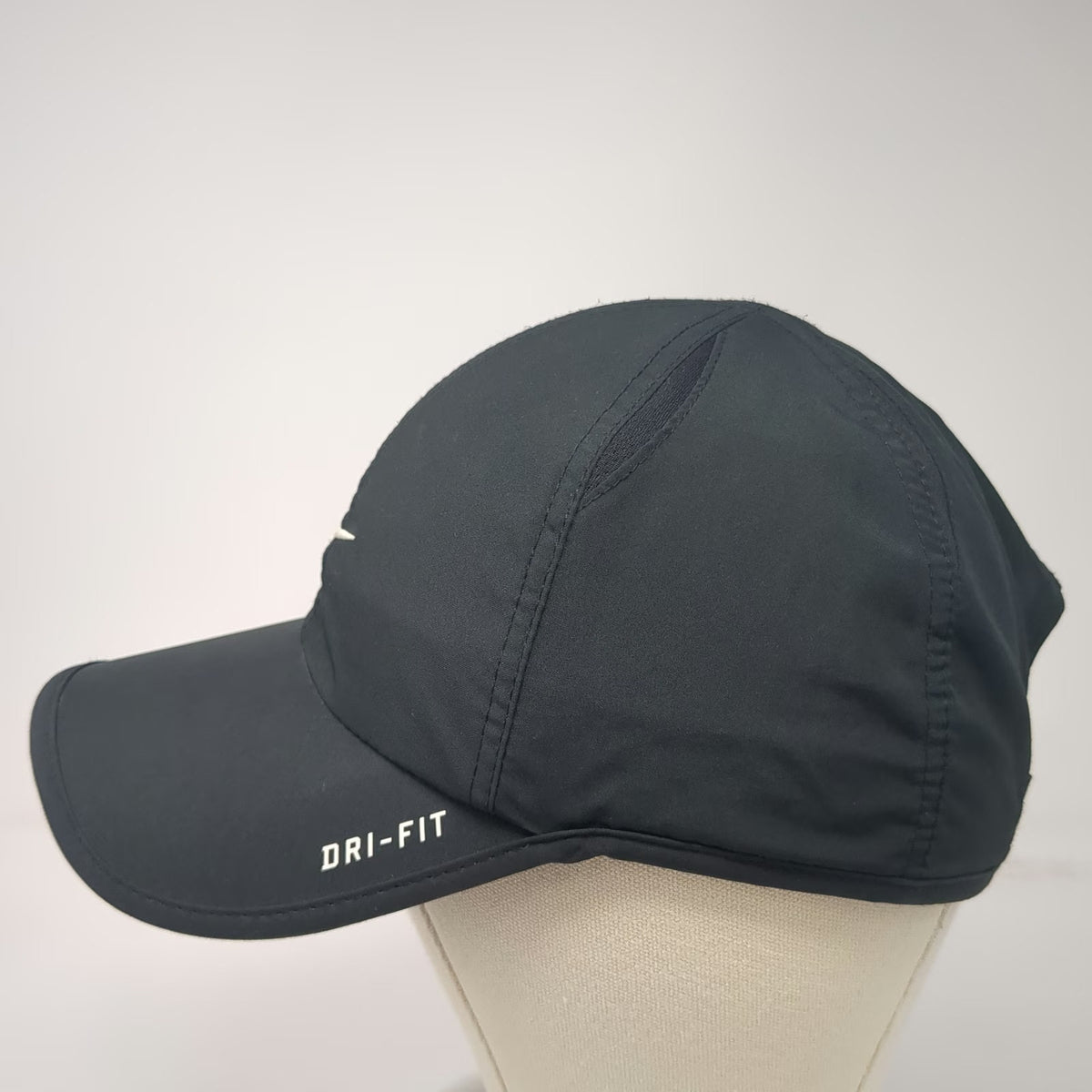 Nike Baseball Cap Black One Size Dri-Fit Featherlight Swoosh Logo Strapback Hat