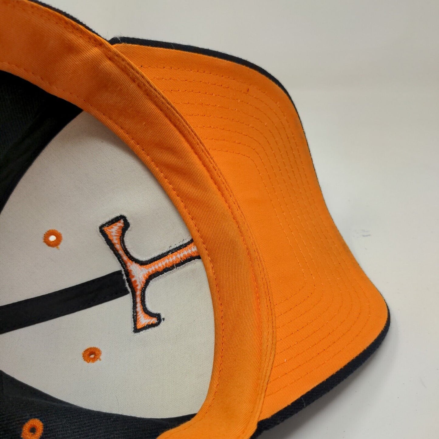 Top of the World Mens Fitted Hat Blue Size 7 3/8 Embroidered University of Texas