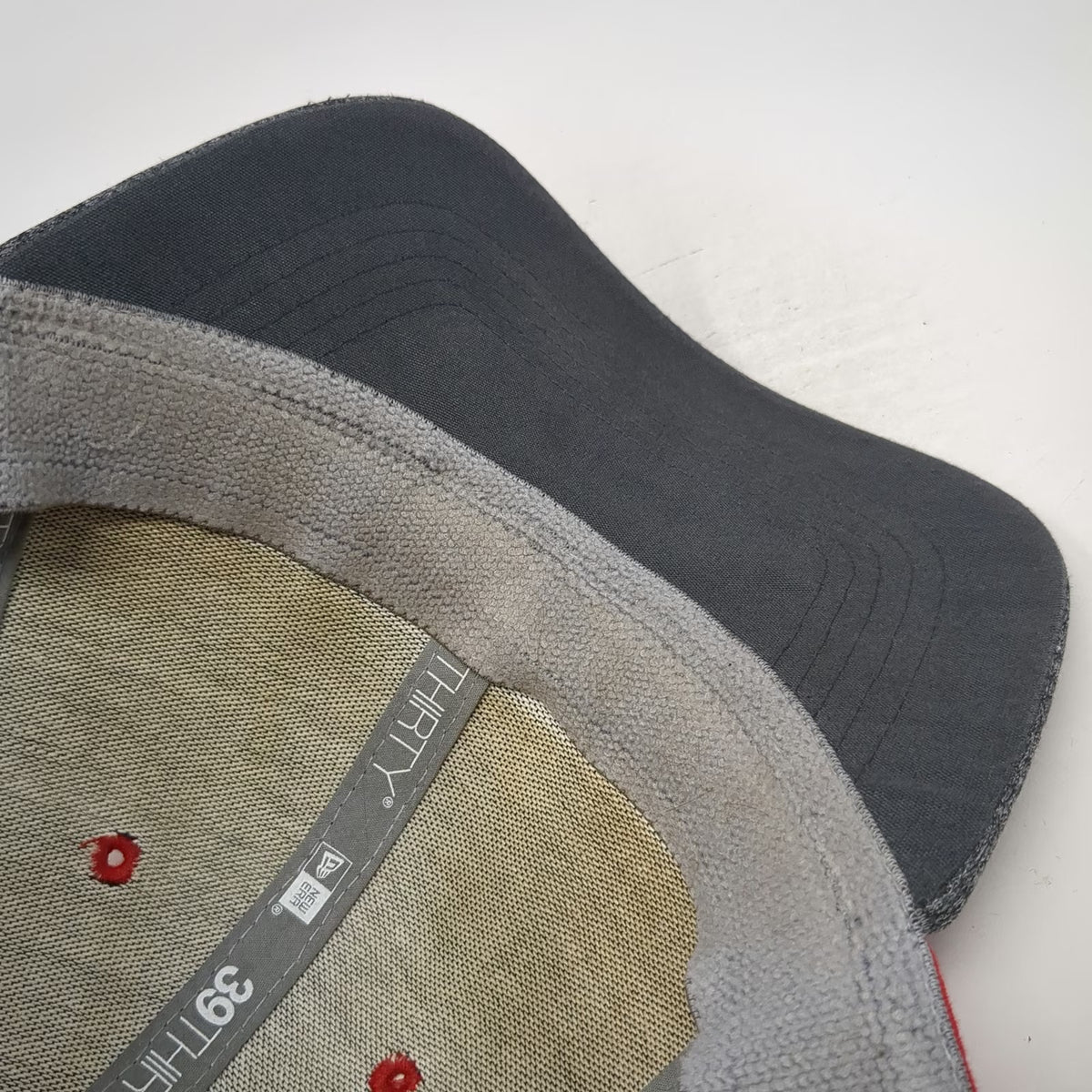 Tampa Bay Buccaneers NFL New Era Cap Red L 39THIRTY Stretch Fit Gray Logo Hat