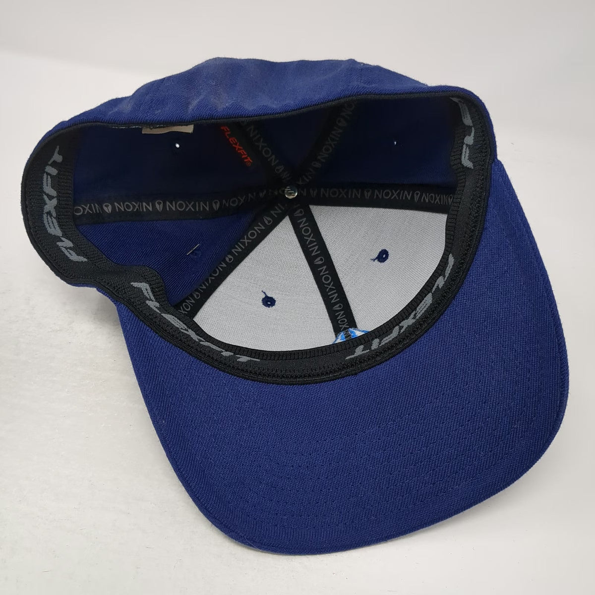 Nixon Baseball Cap Blue M Fitted Hat Flexfit Logo Curved Brim Stretch Fit
