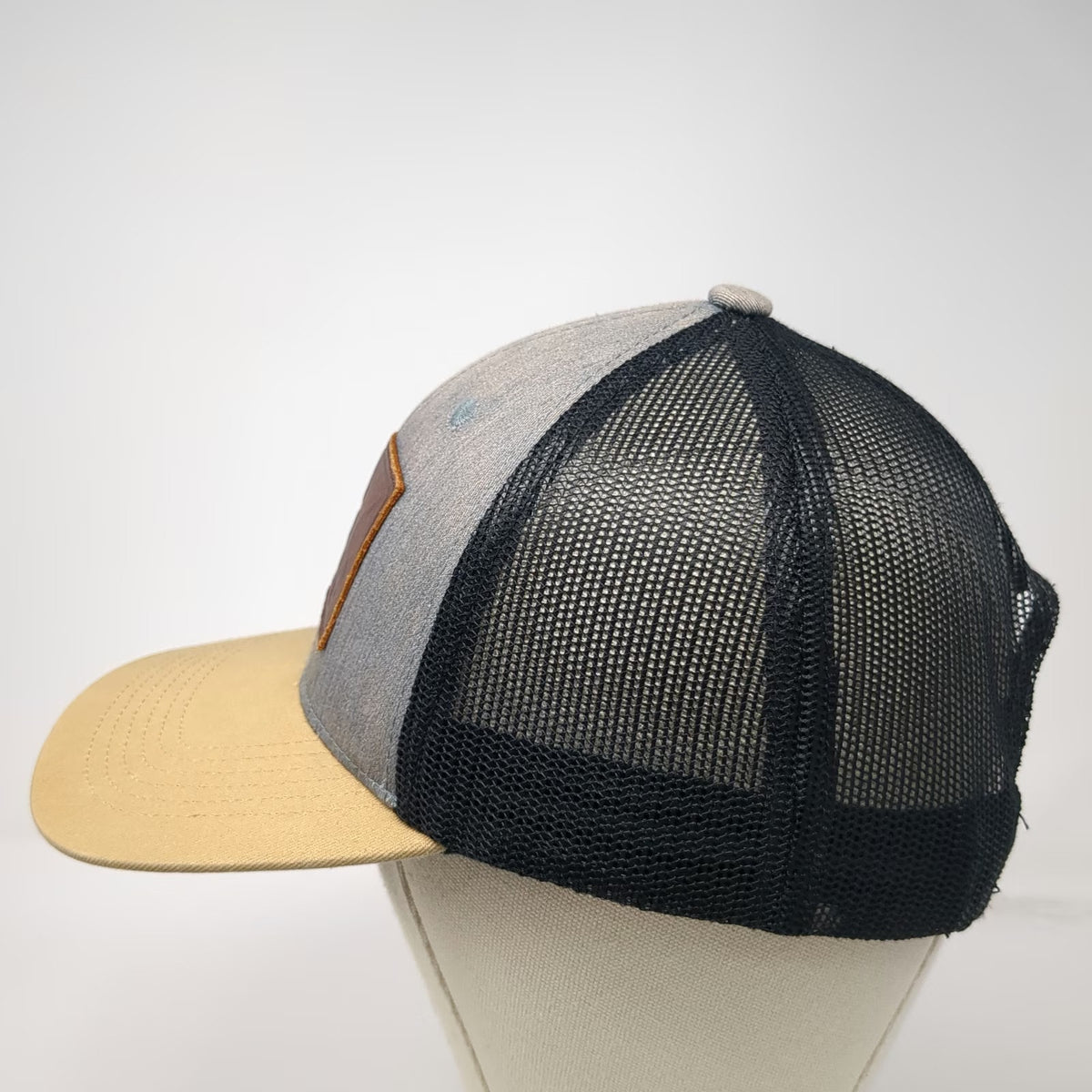Realtree Trucker Hat Gray Beige Black One Size Mesh Back Leather Patch Snapback