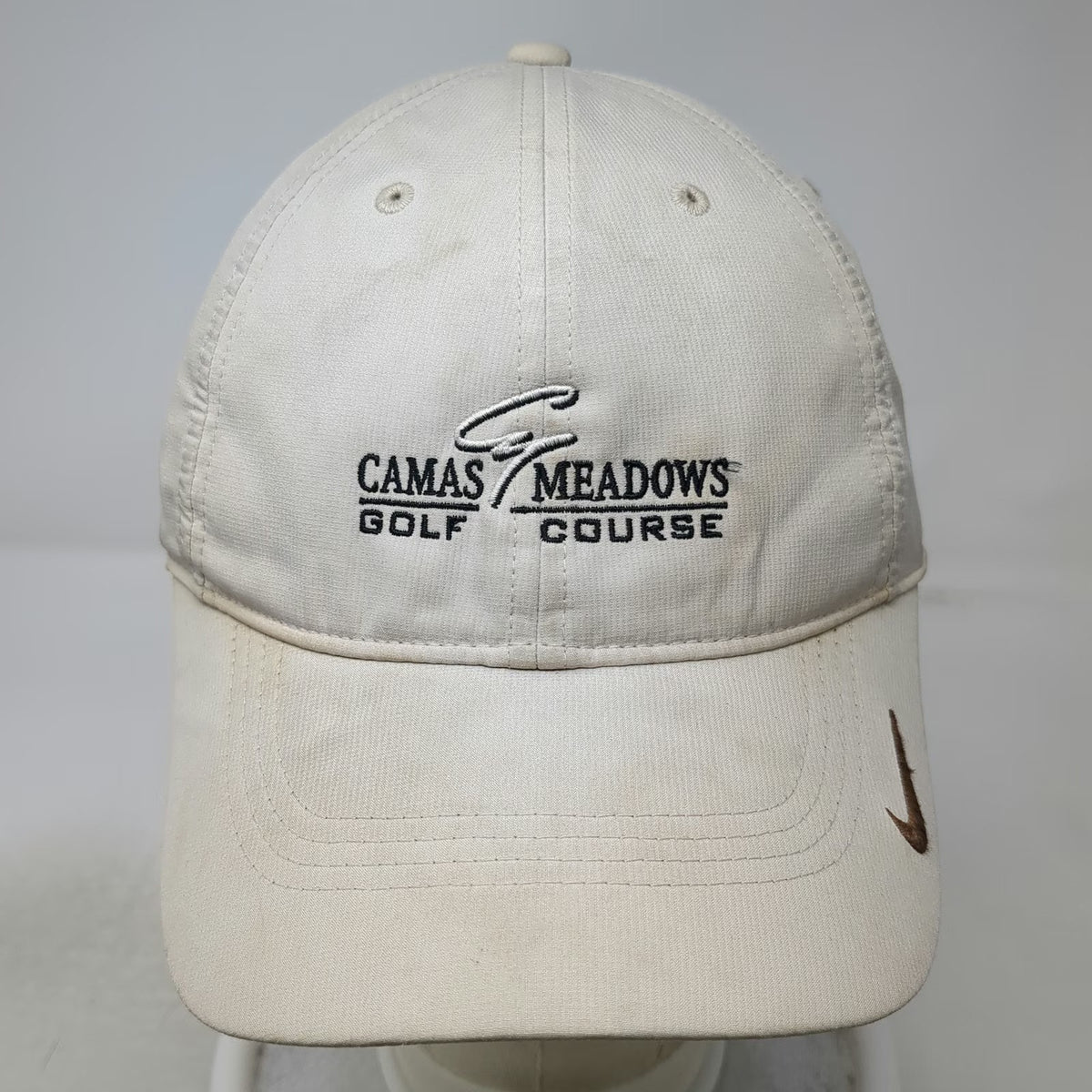 Nike Baseball Cap Beige One Size Strapback Swoosh Camas Meadows Golf Course Hat