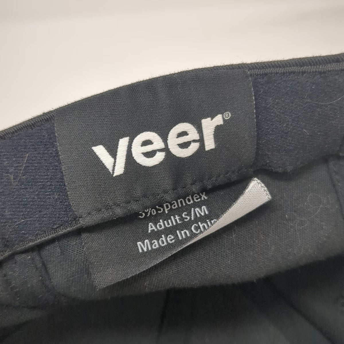 Veer Baseball Cap Black M Stretch Fit Embroidered Logo Curved Brim Comfort Hat