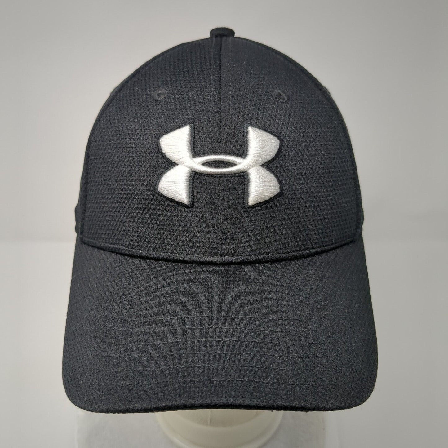 Under Armour Fitted Hat Black M/L Embroidered Vented Holes 6 Panel Polyester