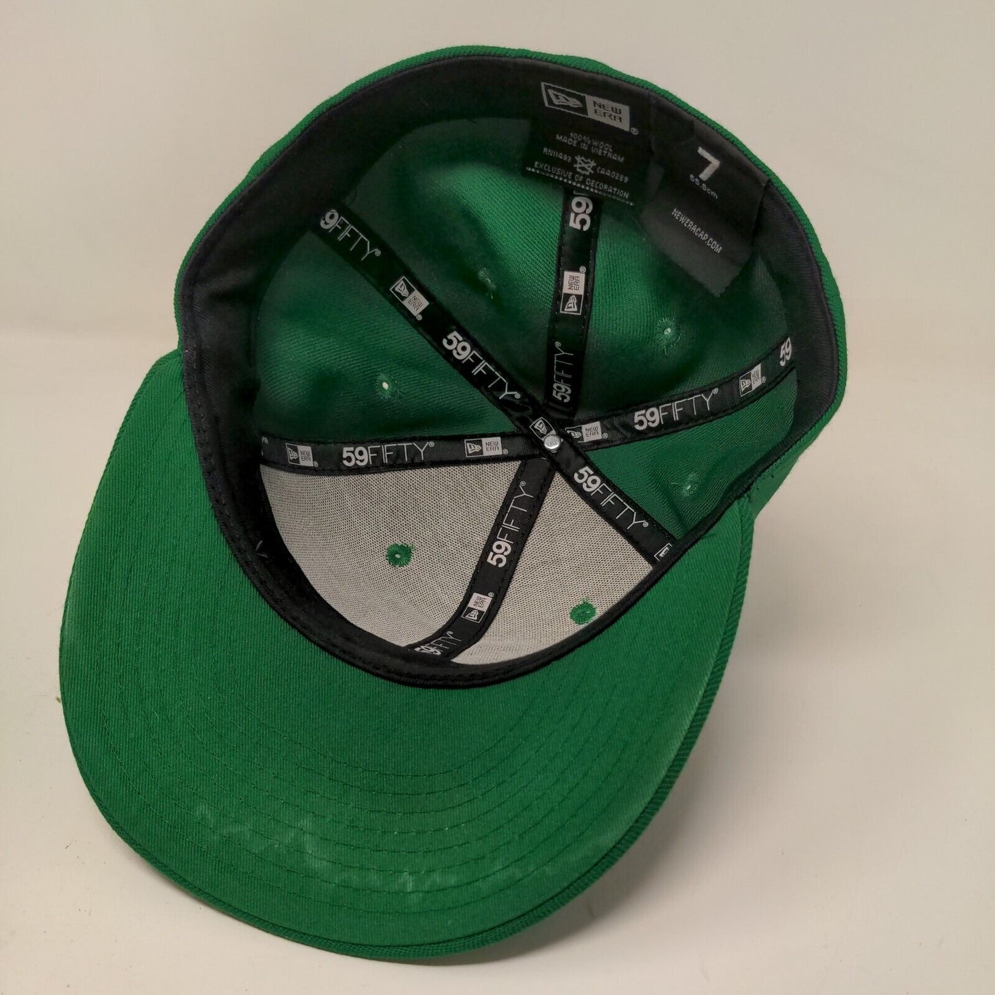 New Era Men's Fitted Hat Green Size 7 Embroidered Notre Dame Fighting Irish