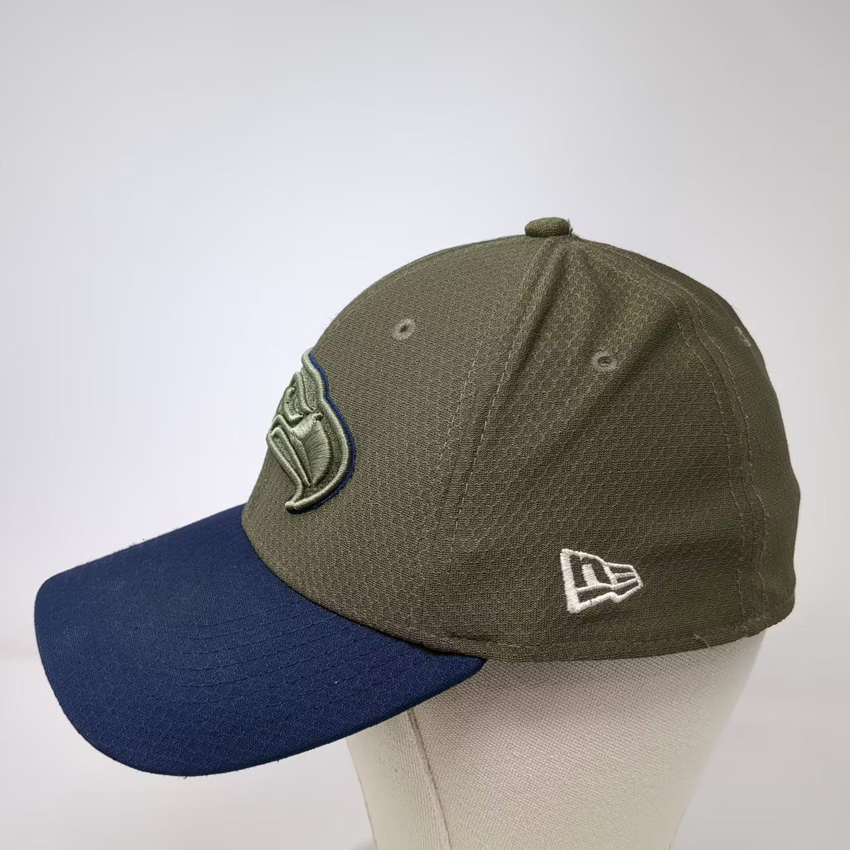 New Era Seattle Seahawks NFL Green Baseball Cap Size M Salute to Service Camo