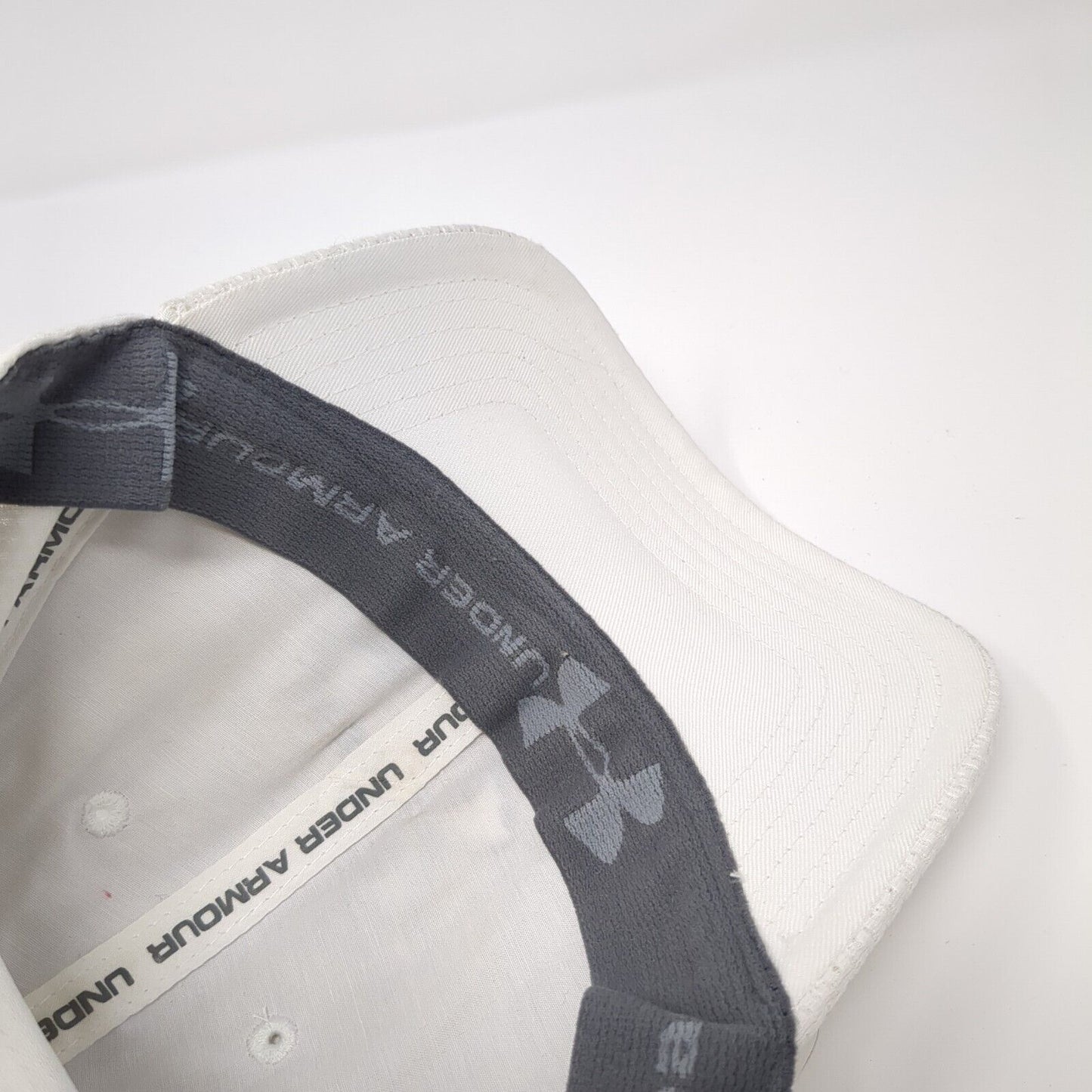 Under Armour Fitted Hat White L/XL Lightweight Embroidered Vented Holes 6 Panel
