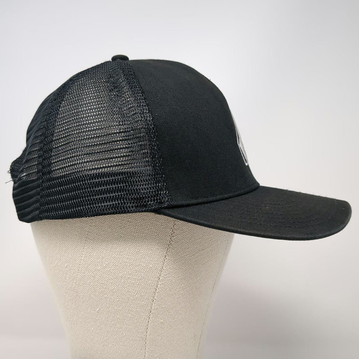 Volcom Trucker Hat Black OSFM Snapback Mesh Embroidered Stone Logo Structured