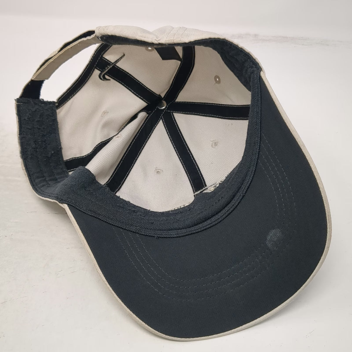 Nike Baseball Cap Beige One Size Strapback Swoosh Camas Meadows Golf Course Hat