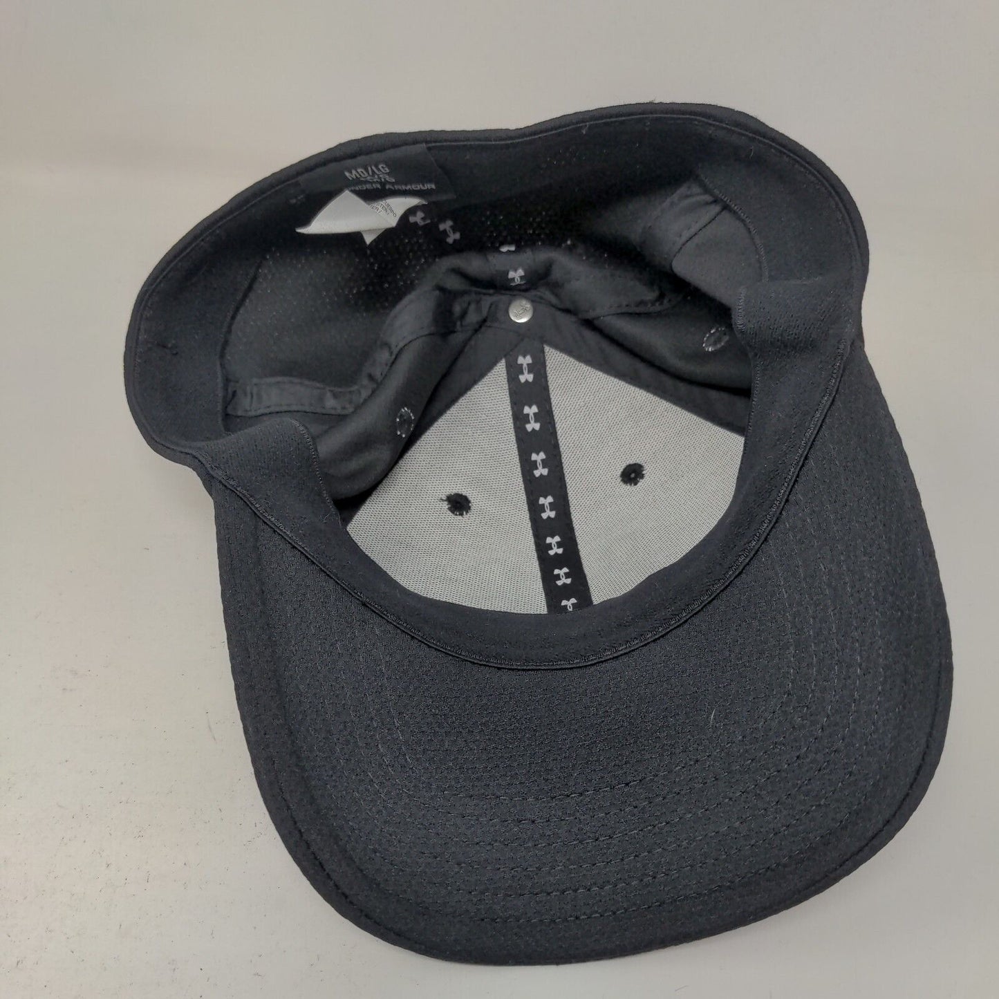 Under Armour Men's Fitted Hat Black Size M/L Embroidered Logo Polyester