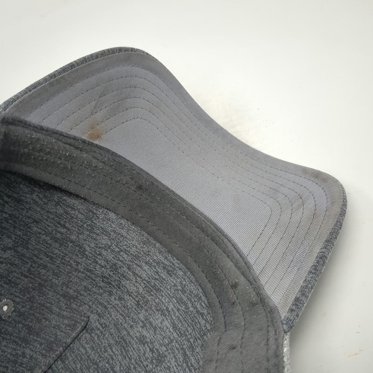 Under Armour Trucker Hat Gray One Size Snapback Heathered Mesh Back Logo Patch