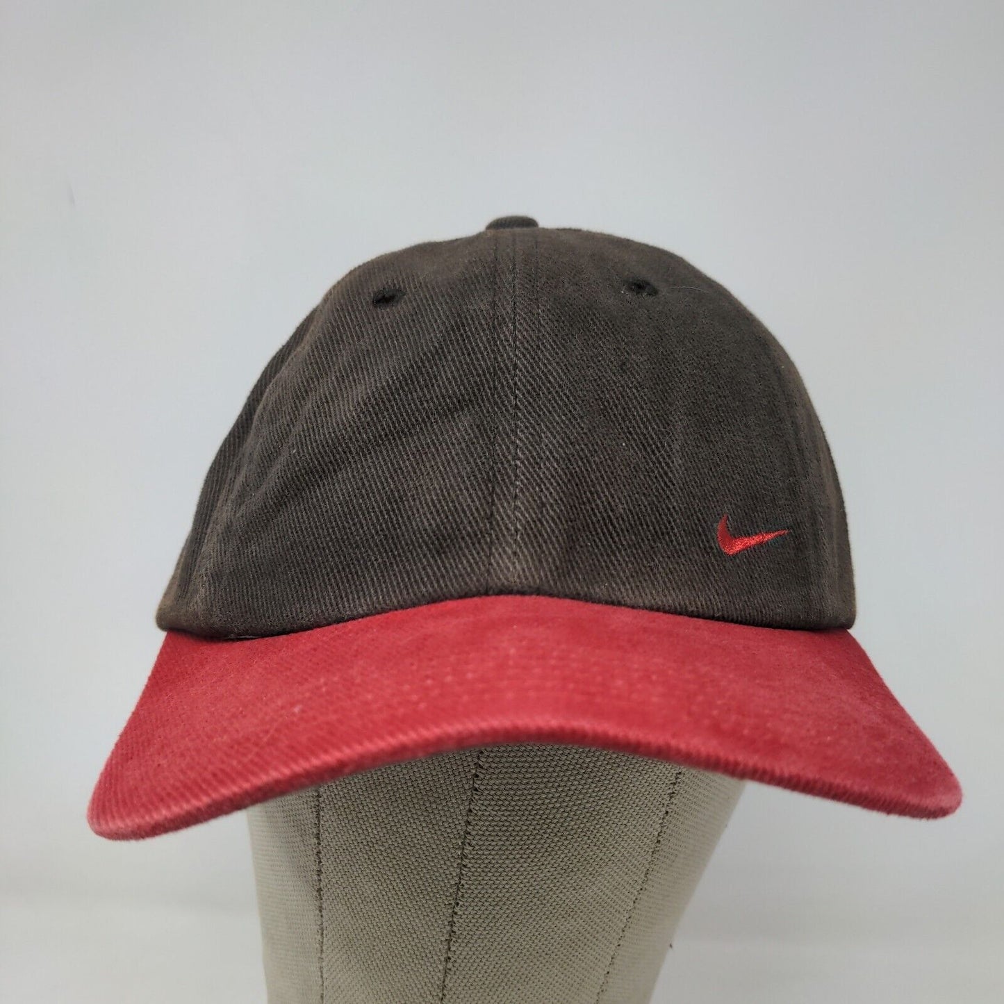 Nike Men's Fitted Hat Black Red Size 7 3/8 Embroidered Logo H9WDI Cotton