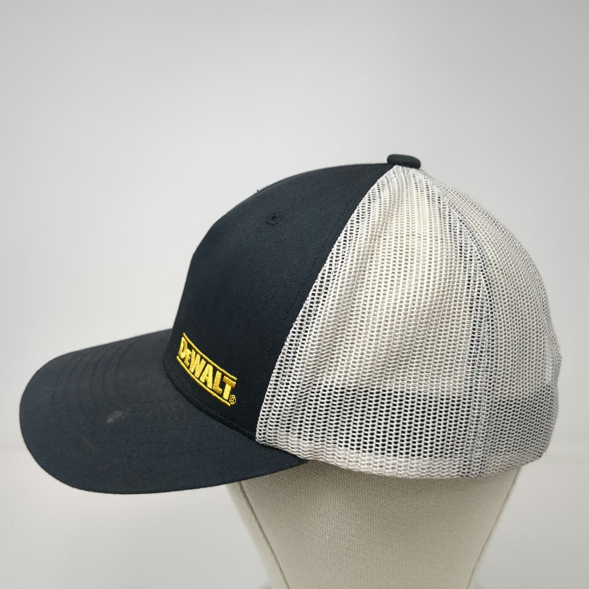 DeWalt Trucker Hat Black One Size Gray Mesh Back Snapback Logo Workwear Tools