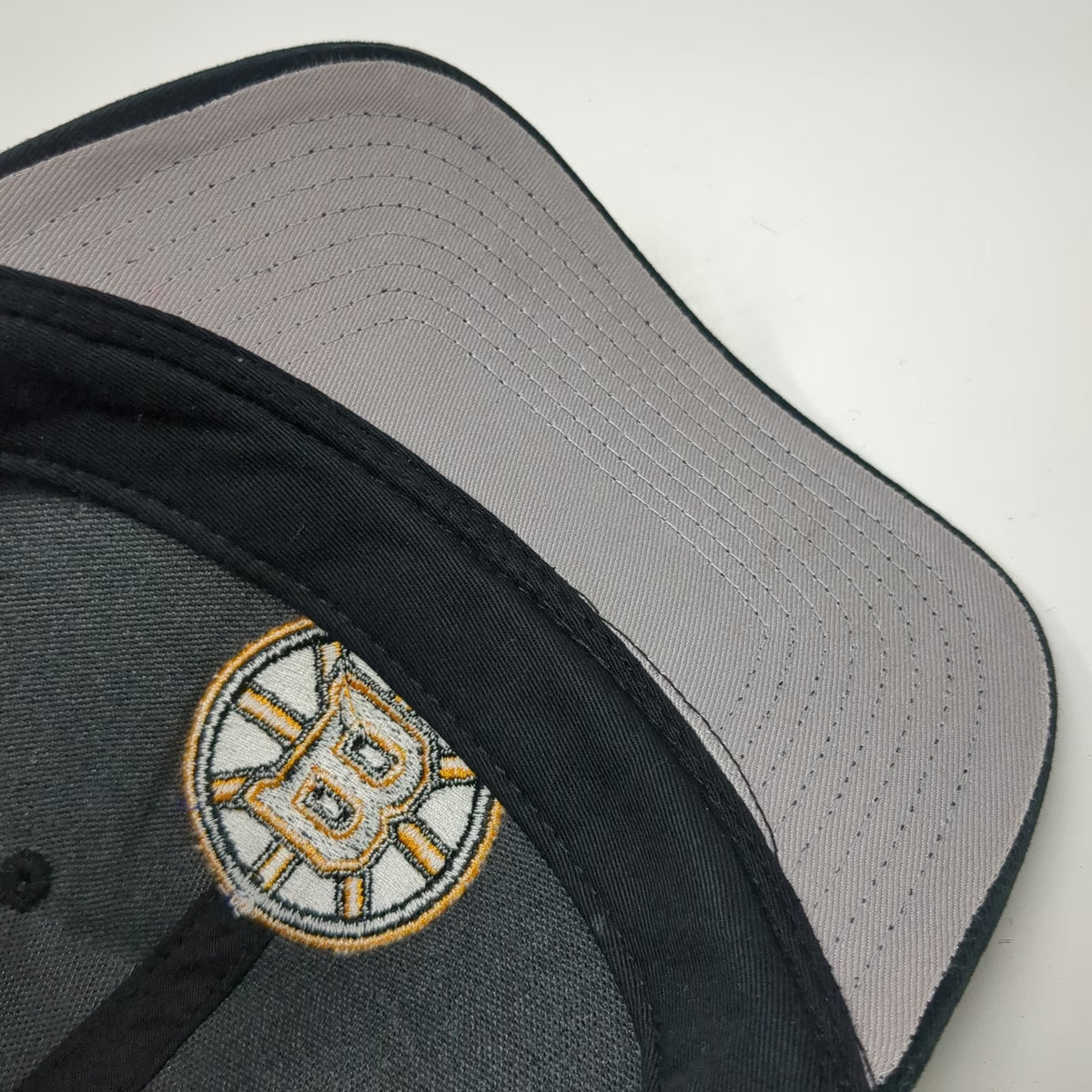 Boston Bruins NHL Fan Favorite Black Cap One Size Strapback Gray Underbrim Hat