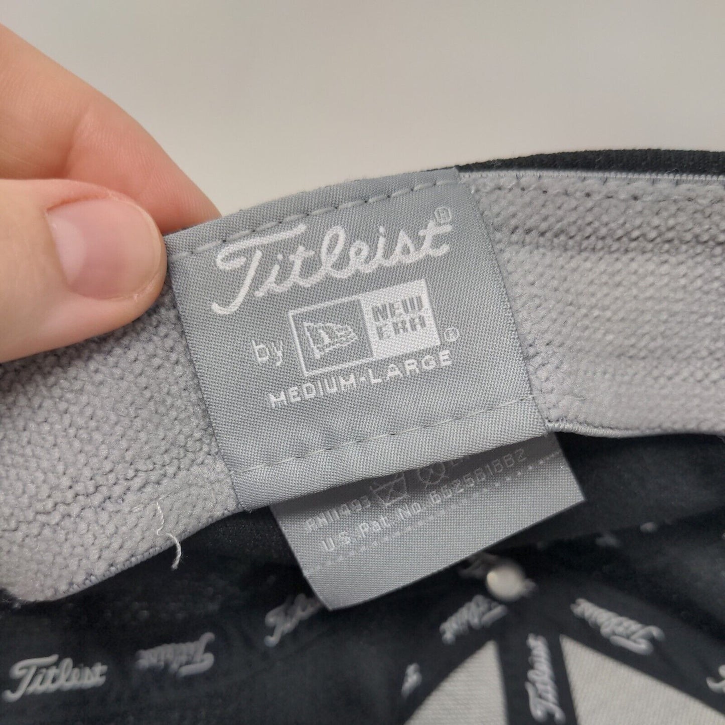 Titleist Fitted Hat Black Medium-Large Embroidered 6 Panel New Era