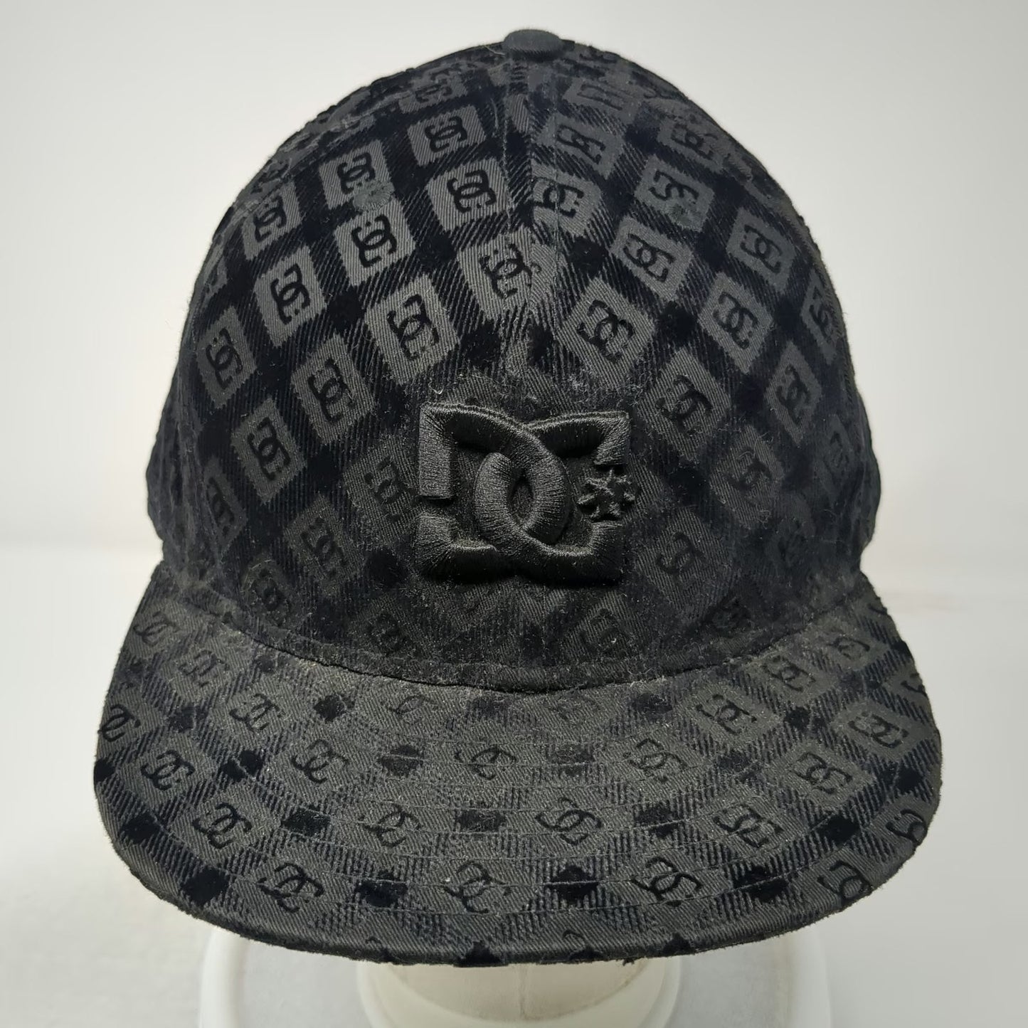 DC Shoes New Era Snapback Black 7 5/8 Monogram Allover Pattern Flat Brim Hat