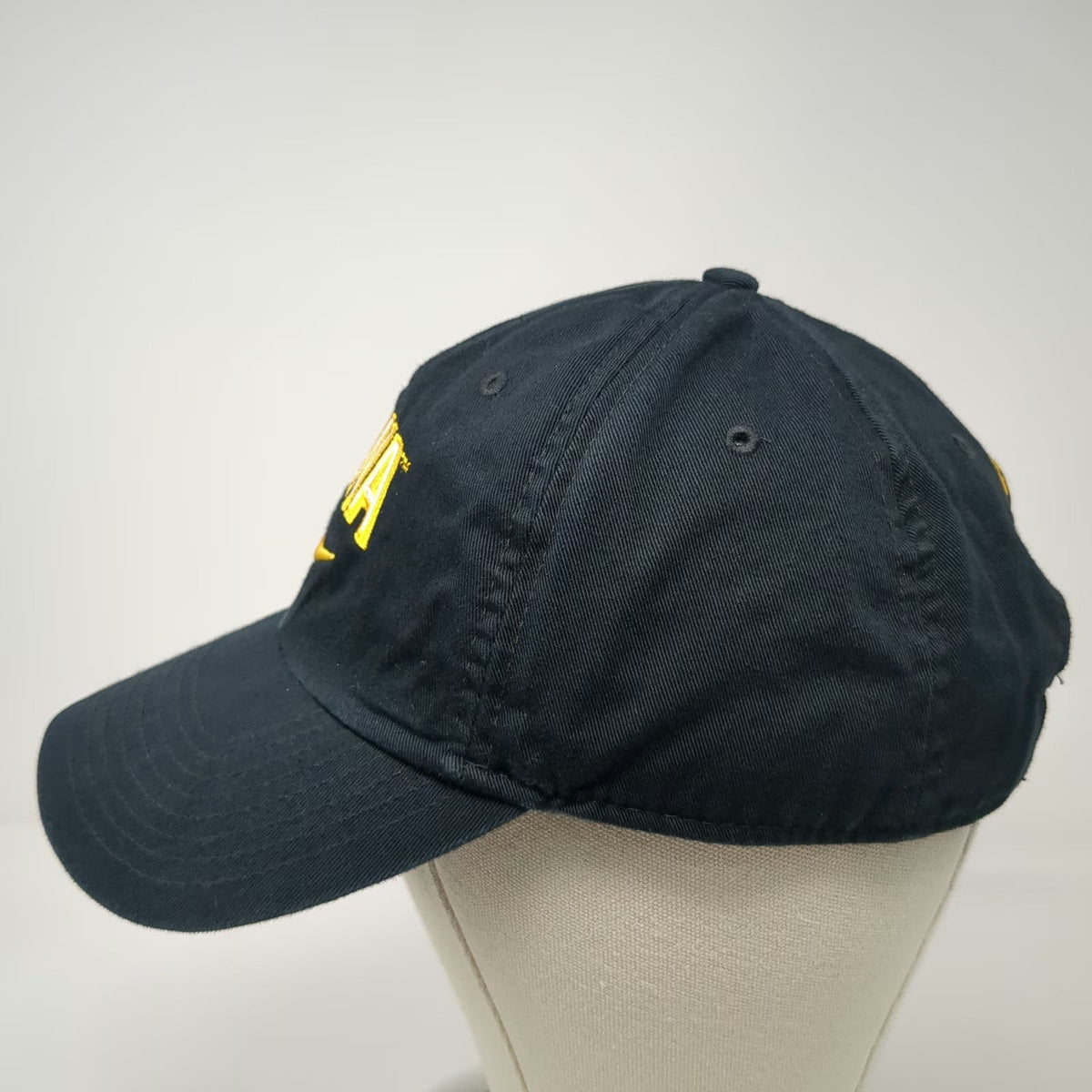 Nike Iowa Hawkeyes NCAA Cap Hat Black Yellow White One Size Heritage 86 Adjust