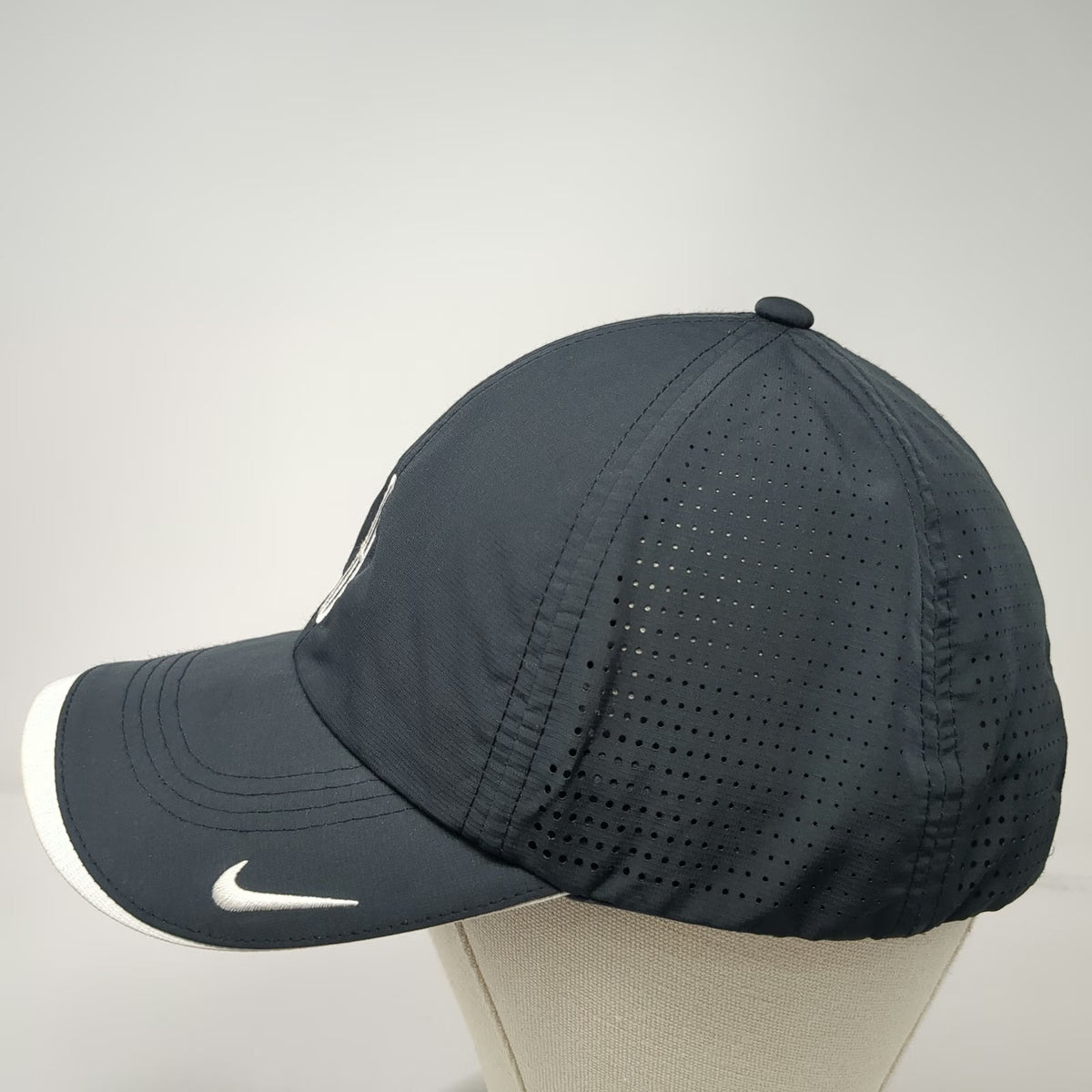 Nike Baseball Cap Black One Size Lincoln Logo Perforated Performance Golf Hat