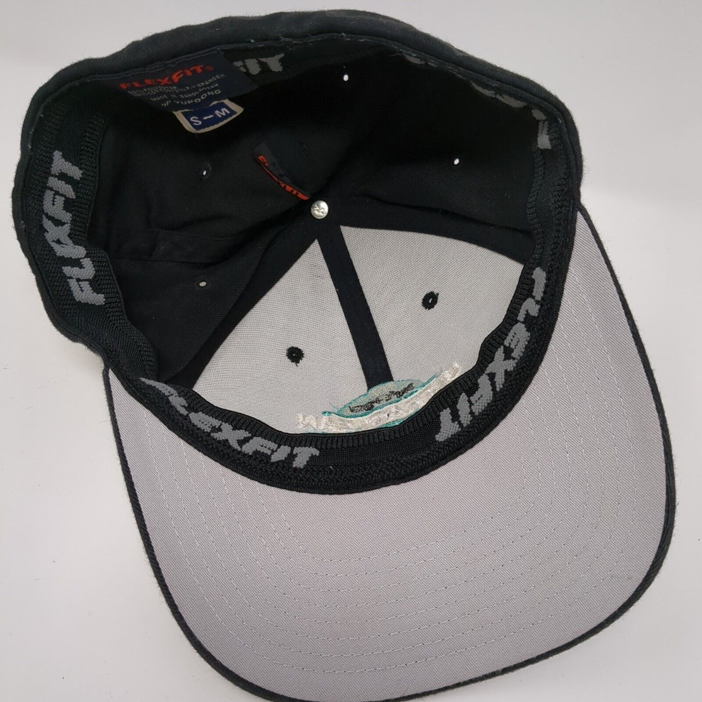 Safe+Dry Ultra Clean Fitted Hat Black S/M Flexfit Embroidered 6 Panel Yupoong