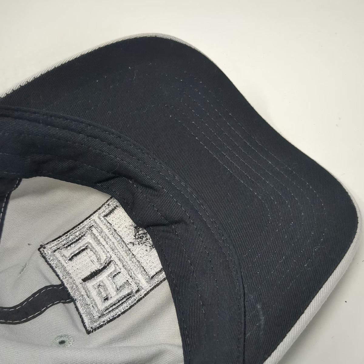 Reebok Los Angeles Kings NHL Hat Gray One Size Baseball Cap Contrast Stitching