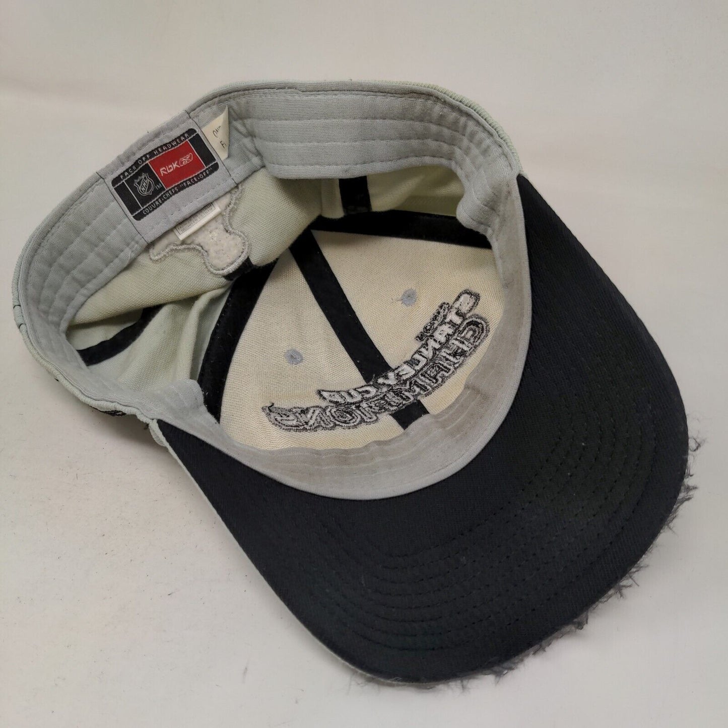 Reebok NHL Men's Fitted Hat OSFA Gray Philadelphia Penguins 2009 Stanley Cup