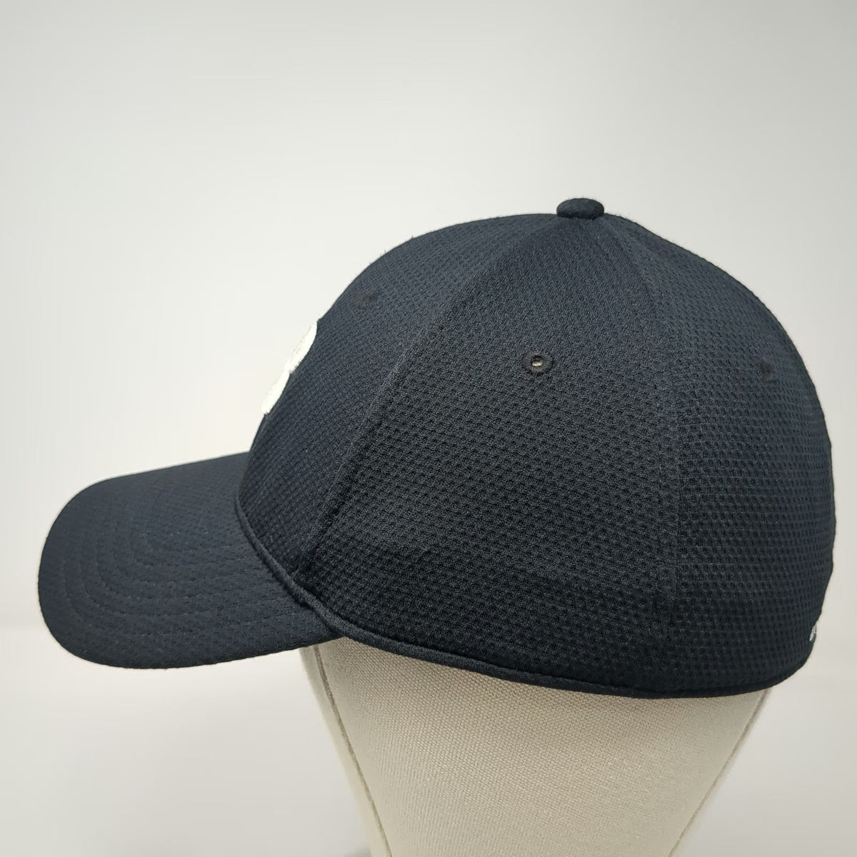 Under Armour Baseball Cap Black L Blitzing Embroidered Logo Fitted Athletic Hat