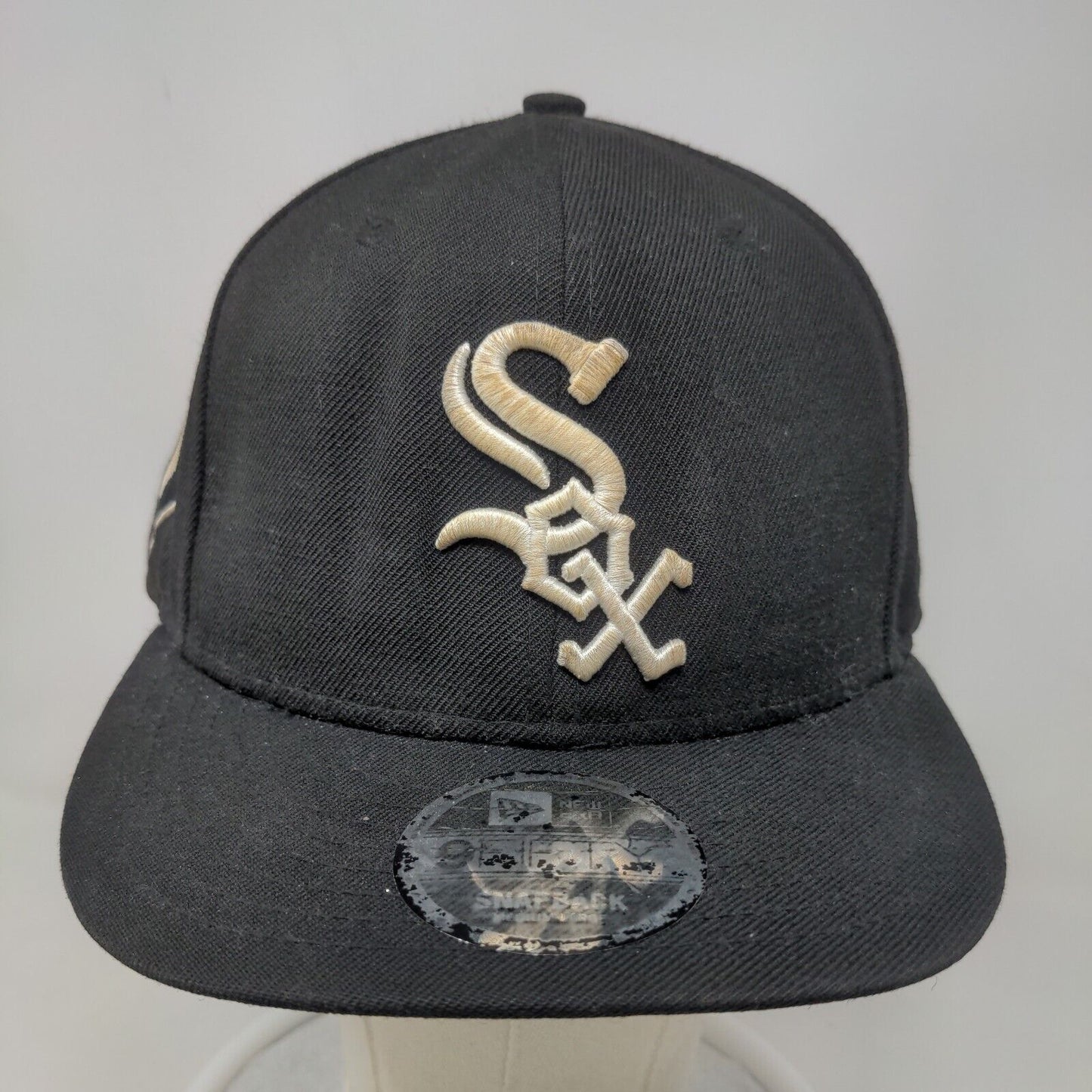 New Era 9Fifty Men's Snapback Hat Black Size M-L Chicago White Sox Logo Distress