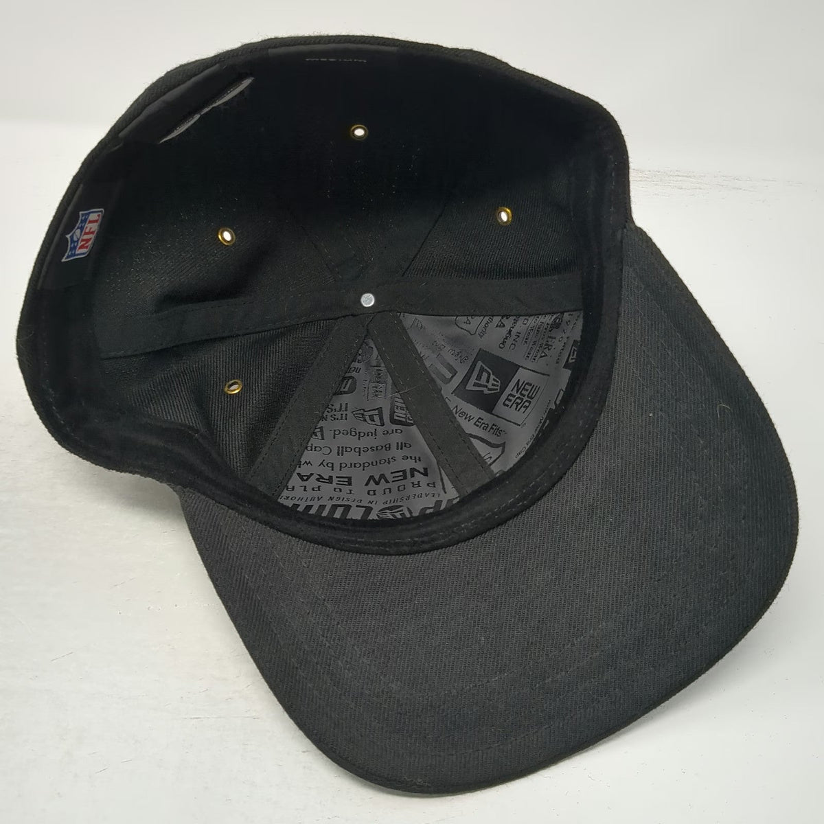 New Era Las Vegas Raiders NFL Black Cap M Metal Shield Logo Fitted Hat