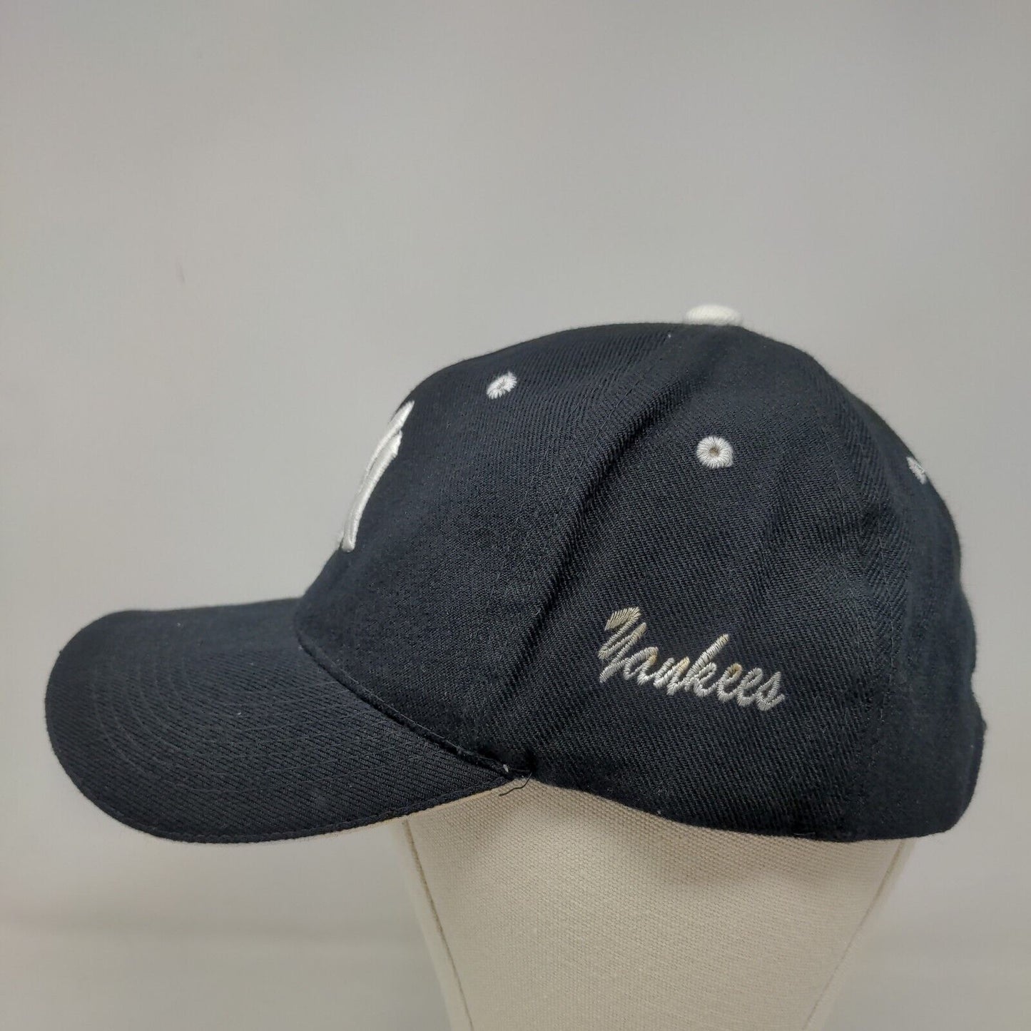 Unbranded Men's Strapback Hat Black OSFA Embroidered New York Yankees Logo MLB